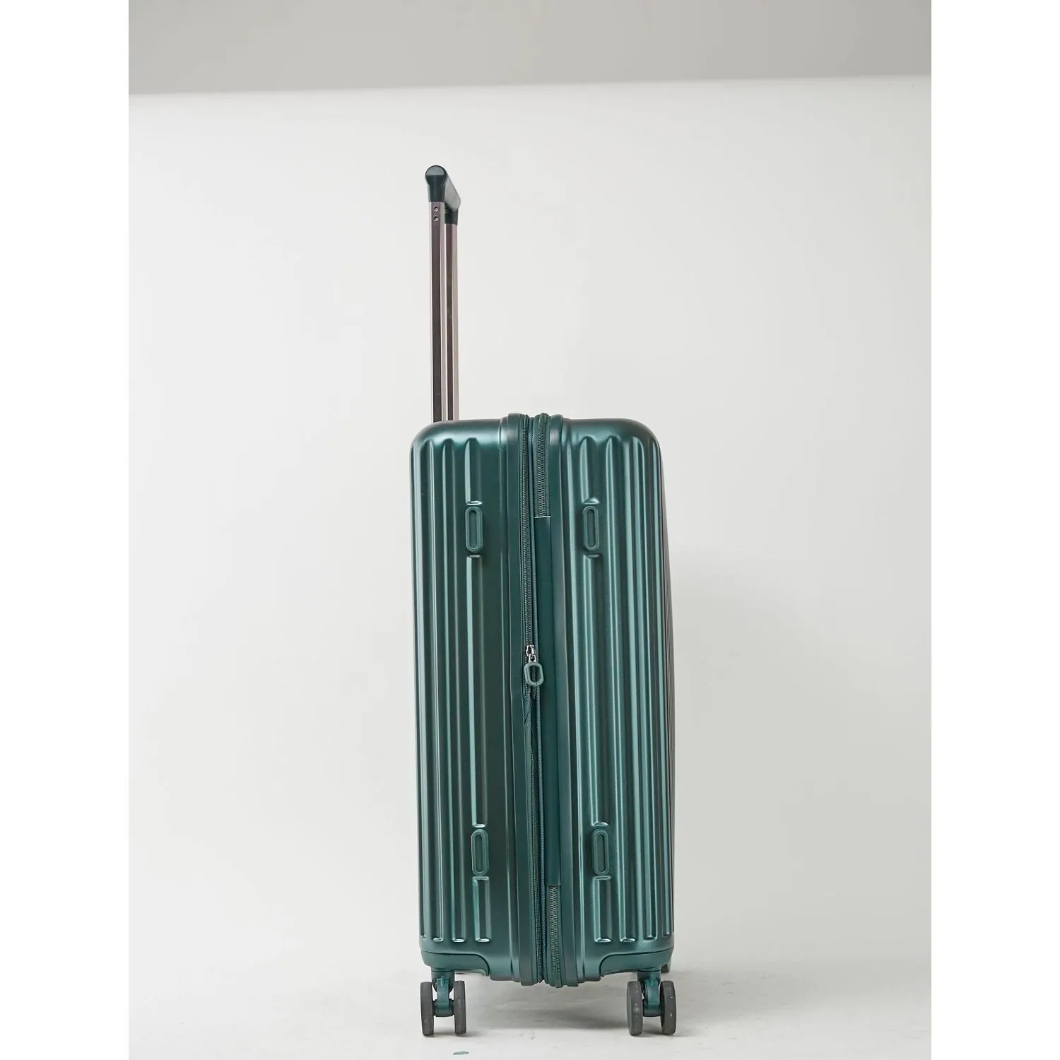 Conwood Pioneer Polycarbonate 20" Expandable Upright Luggage